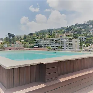 Appartement Golfe Juan - 5min Des Plages - Parking Privée - Piscine Rooftop, Vallauris